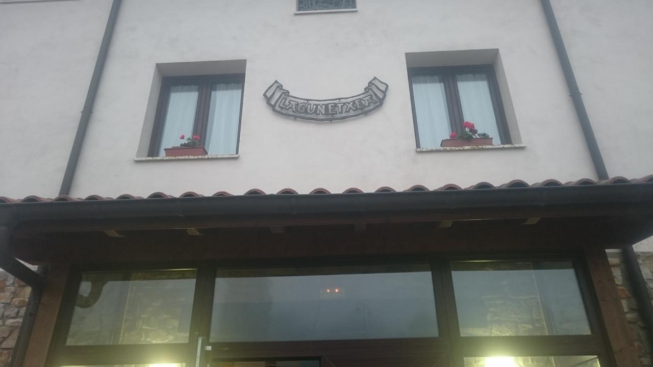 Hotel Santuario Urkiola - Lagunetxea Urquiola ภายนอก รูปภาพ
