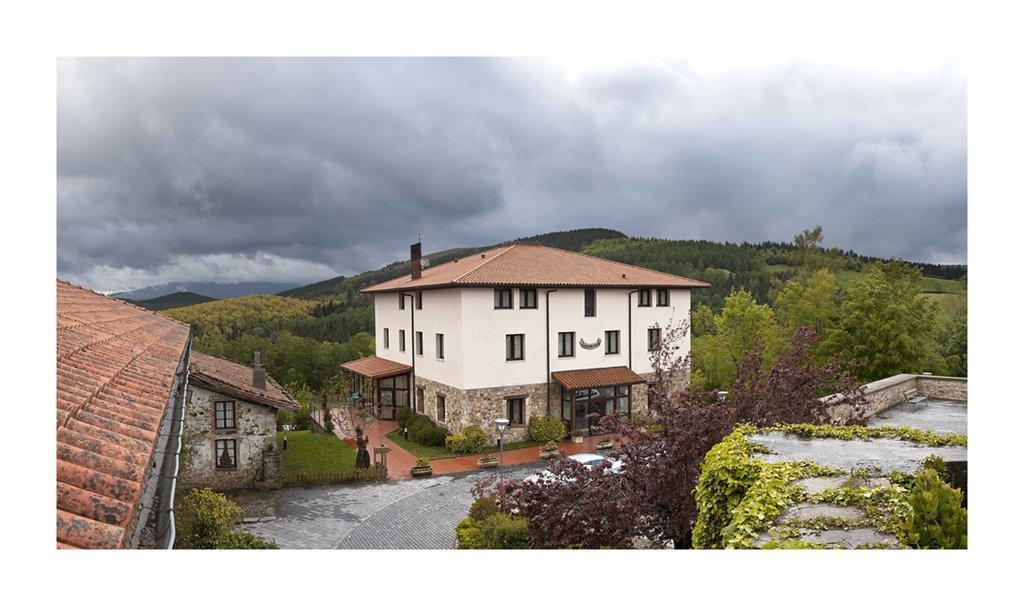 Hotel Santuario Urkiola - Lagunetxea Urquiola ภายนอก รูปภาพ